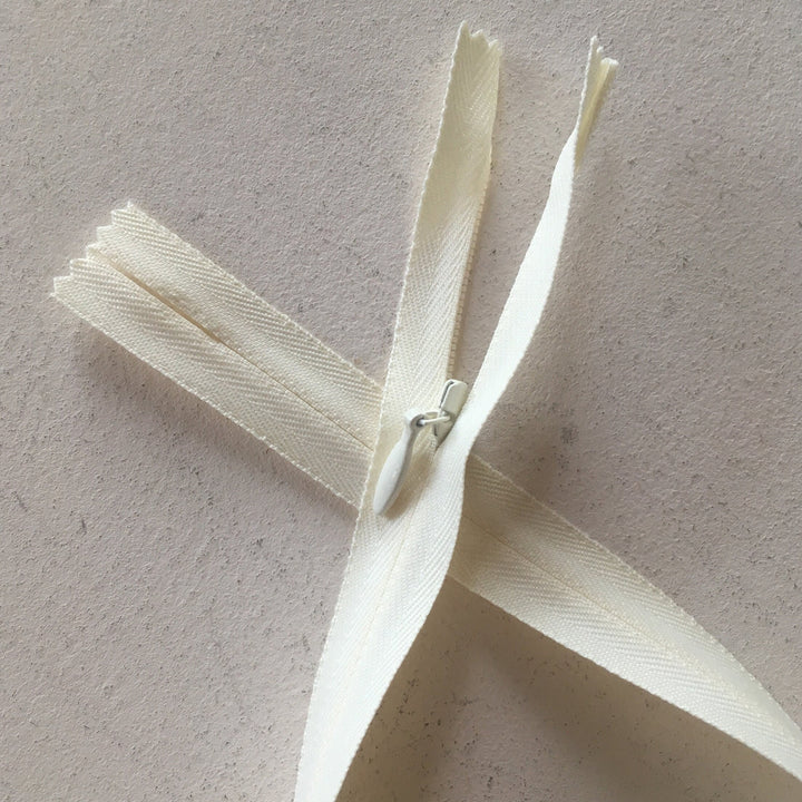 100 Invisible YKK zipper white and ivory | available in 14.16.18.20.22.24.26.30.36.48"