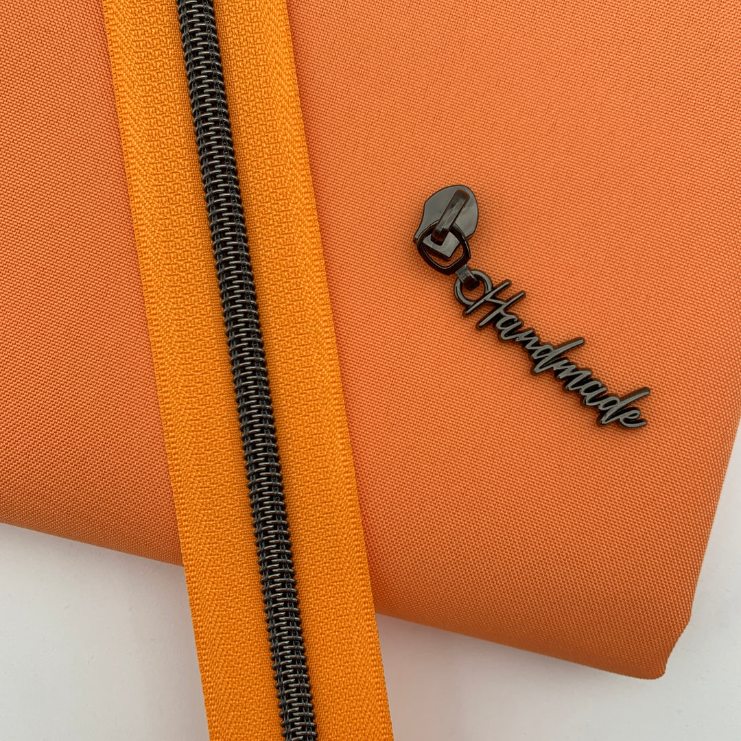 Cursive Handmade Pull