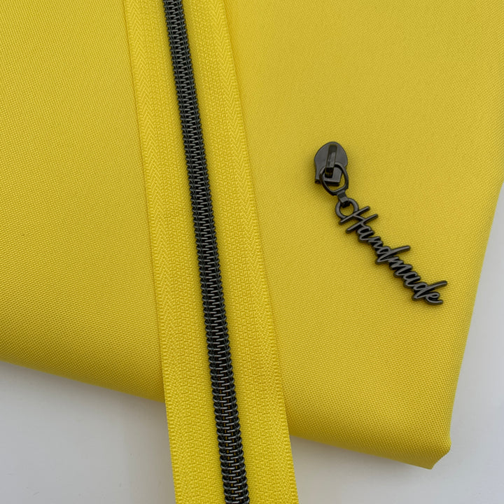 Cursive Handmade Pull