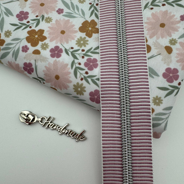 Cursive Handmade Pull